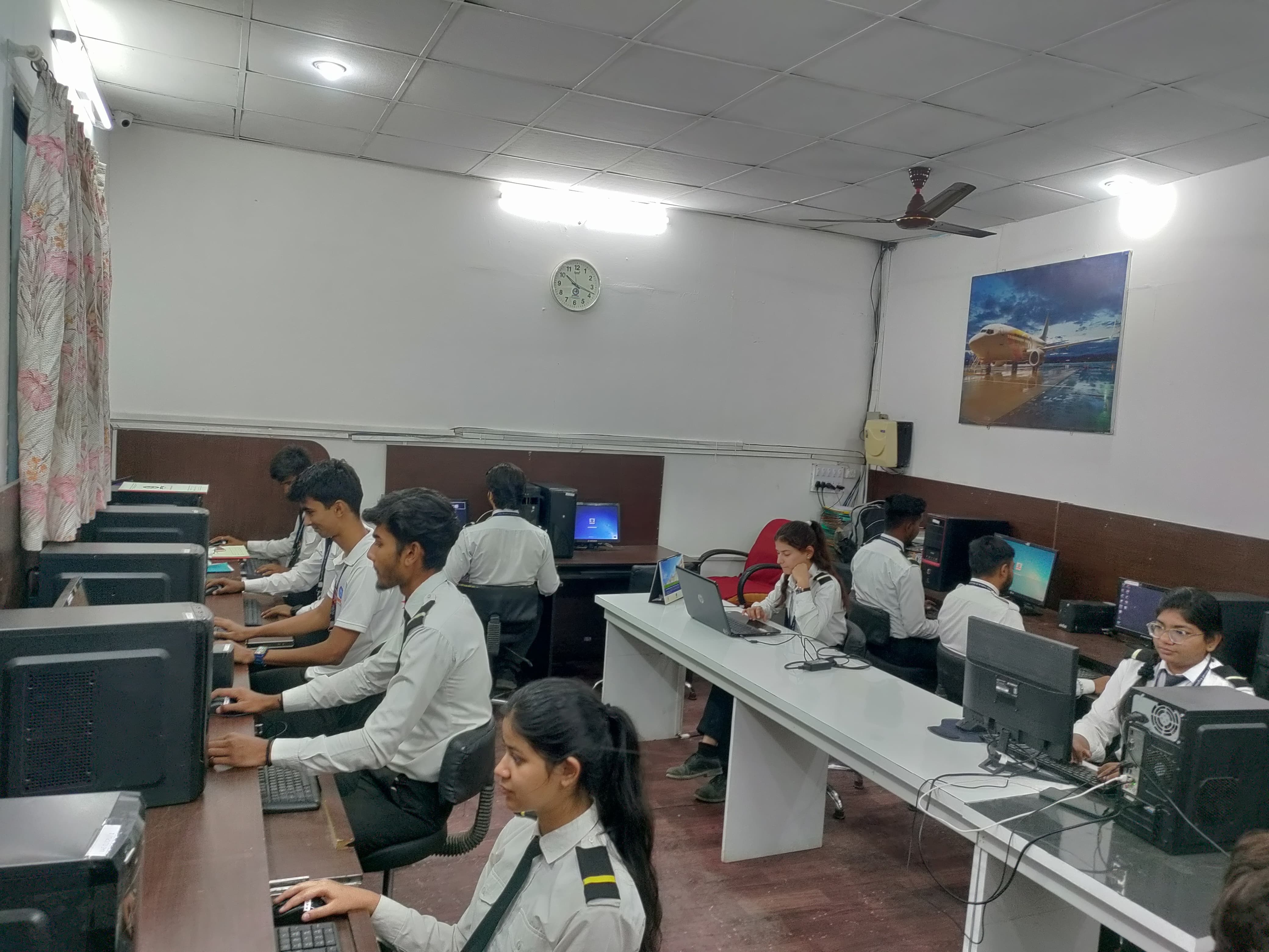 Indira Institute of Aircraft Engineering Classroom An Labs photo 15